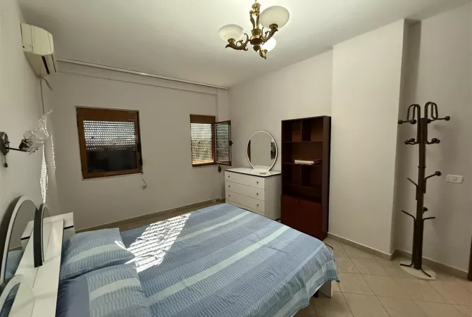 Shtepi me qera Apartament ne Tirane, 2+1, Mobilimi E mobiluar, Pagesa 50,000  Leke.