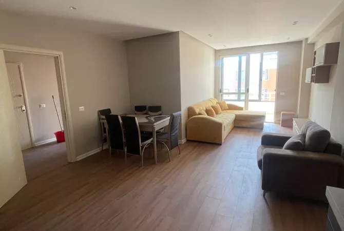 Shtepi ne shitje Apartament ne Tirane, 2+1, Mobilimi E mobiluar, Pagesa 150,000  Euro.