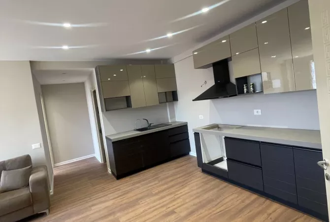 Shtepi ne shitje Apartament ne Tirane, 2+1, Mobilimi E mobiluar, Pagesa 150,000  Euro.