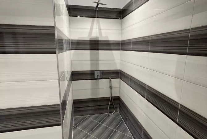 Shtepi ne shitje Apartament ne Tirane, 2+1, Mobilimi E mobiluar, Pagesa 150,000  Euro.