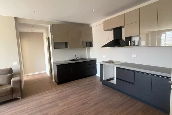 Shtepi ne shitje Apartament ne Tirane, 2+1, Mobilimi E mobiluar, Pagesa 150,000  Euro.