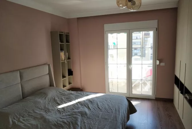 Shtepi me qera Apartament ne Tirane, 2+1, Mobilimi E mobiluar, Pagesa 1,100  Euro.