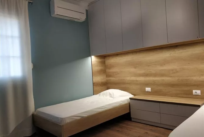 Shtepi me qera Apartament ne Tirane, 2+1, Mobilimi E mobiluar, Pagesa 1,100  Euro.