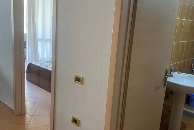 Shtepi me qera 1+1 ne Tirane - 30,000 Leke