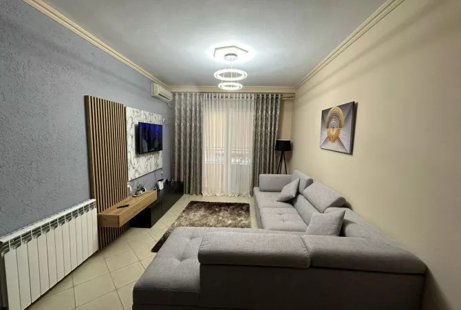 Shtepi me qera 2+1 ne Tirane - 60,000 Leke