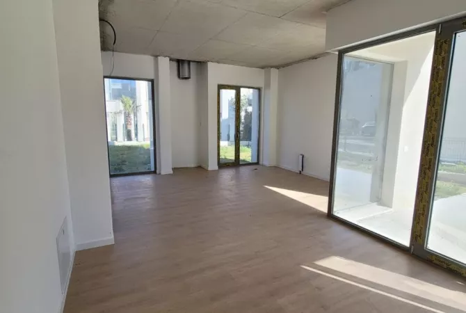 Shtepi me qera Vila Luksoze ne Tirane, 3+1, Mobilimi Bosh, pa mobiluar, Pagesa 2,200  Euro.