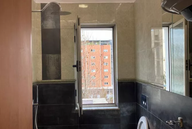 Shtepi me qera Apartament ne Tirane, 3+1, Mobilimi E mobiluar, Pagesa 590  Euro.