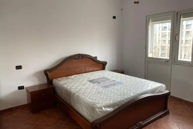Shtepi me qera Apartament ne Tirane, 3+1, Mobilimi E mobiluar, Pagesa 590  Euro.