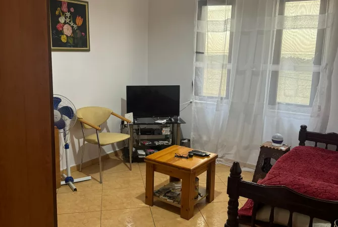 Shtepi me qera Apartament ne Tirane, 2+1, Mobilimi E mobiluar, Pagesa 550  Euro.