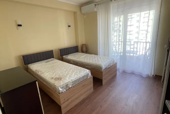 Shtepi me qera Apartament ne Tirane, 2+1, Mobilimi E mobiluar, Pagesa 1,300  Euro.