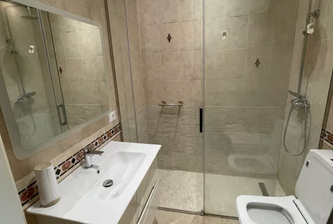 Shtepi me qera Apartament ne Tirane, 2+1, Mobilimi E mobiluar, Pagesa 1,300  Euro.