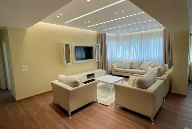 Shtepi me qera 2+1 ne Tirane - 1,300 Euro