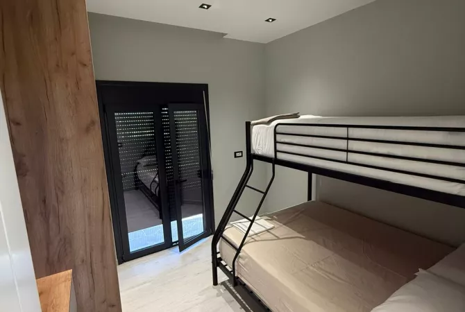 Shtepi ne shitje Vila Luksoze ne Durres, 4+1, Mobilimi E mobiluar, Pagesa 450,000  Euro.