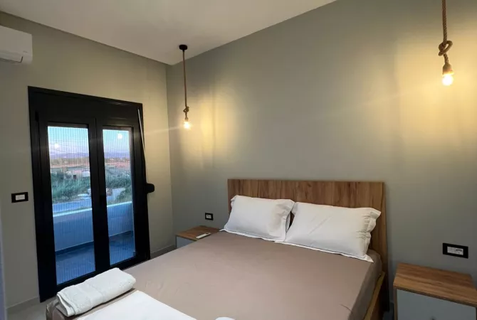 Shtepi ne shitje Vila Luksoze ne Durres, 4+1, Mobilimi E mobiluar, Pagesa 450,000  Euro.