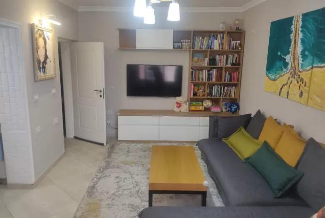 Shtepi ne shitje Apartament ne Tirane, 1+1, Mobilimi E mobiluar, Pagesa 72,000  Euro.