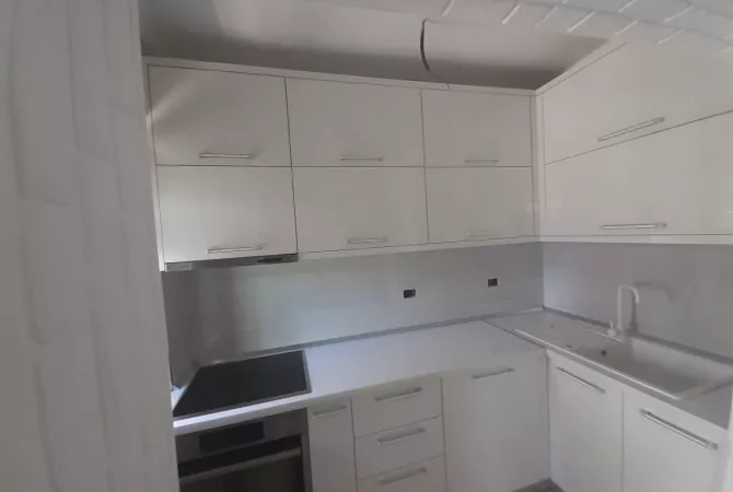 Shtepi ne shitje Apartament ne Tirane, 1+1, Mobilimi E mobiluar, Pagesa 72,000  Euro.