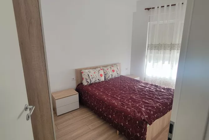 Shtepi me qera Apartament ne Tirane, 2+1, Mobilimi E mobiluar, Pagesa 500  Euro.