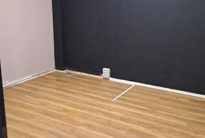 Ambiente Commerciale in Affitto 3+1 a Tirana - 2,500 Euro
