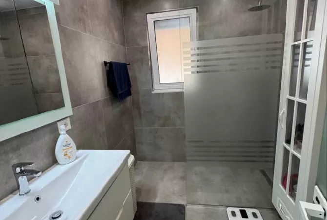 Shtepi me qera Apartament ne Tirane, 2+1, Mobilimi E mobiluar, Pagesa 110,000  Leke.