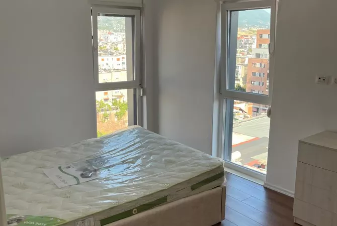 Shtepi me qera 1+1 ne Tirane - 65,000 Leke