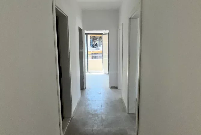 Shtepi me qera 3+1 ne Tirane - 1,300 Euro