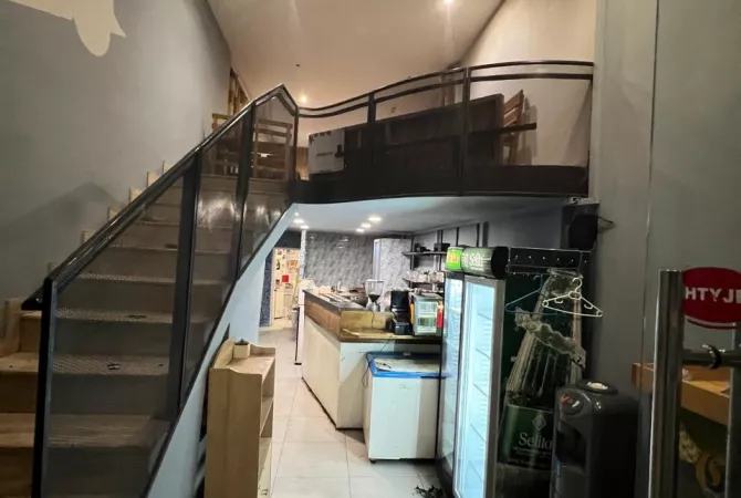 Ambiente Commerciale in Affitto 2+1 a Tirana - 1,600 Euro