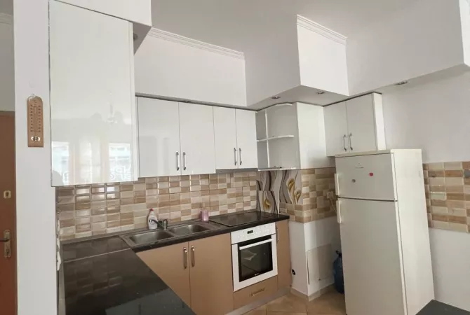 Shtepi me qera Apartament ne Tirane, 2+1, Mobilimi E mobiluar, Pagesa 450  Euro.