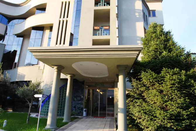 Ambient biznesi ne shitje 5+1 ne Tirane - 3,200,000 Euro