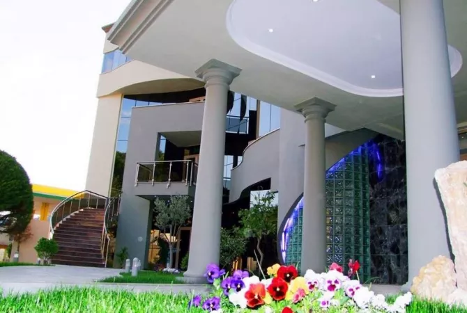 Ambient biznesi ne shitje 5+1 ne Tirane - 3,200,000 Euro