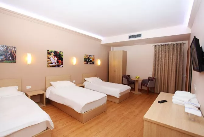 Shitet Hotel ne Vaqarr 