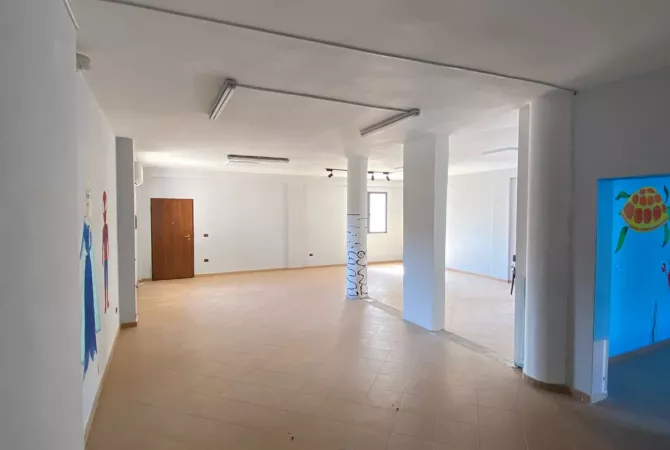 Ambjent biznesi me qera 1+1 ne Tirane - 2,000 Euro