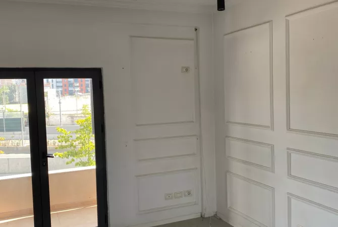 Ambjent biznesi me qera 1+1 ne Tirane - 2,000 Euro