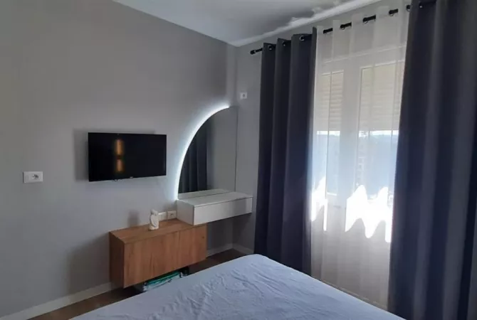 Shtepi ne shitje Apartament ne Tirane, 2+1, Mobilimi E mobiluar, Pagesa 100,000  Euro.