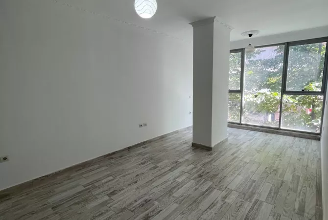 Jepet me qera ambient zyrash ne Astir 