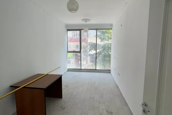 Ambient biznesi me qera 3+1 ne Tirane - 3,000 Euro