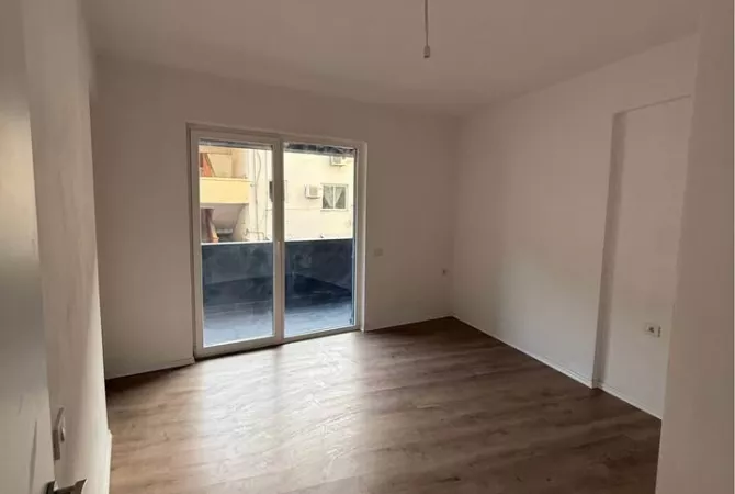 Ambient biznesi me qera 1+1 ne Tirane - 70,000 Leke