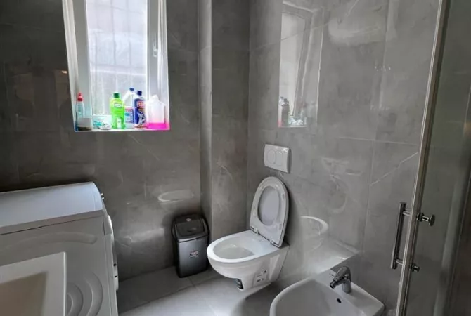 Shtepi ne shitje Apartament ne Tirane, 2+1, Mobilimi E mobiluar, Pagesa 250,000  Euro.