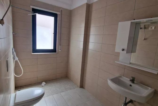 Shtepi me qera Apartament ne Tirane, 2+1, Mobilimi E mobiluar, Pagesa 650  Euro.