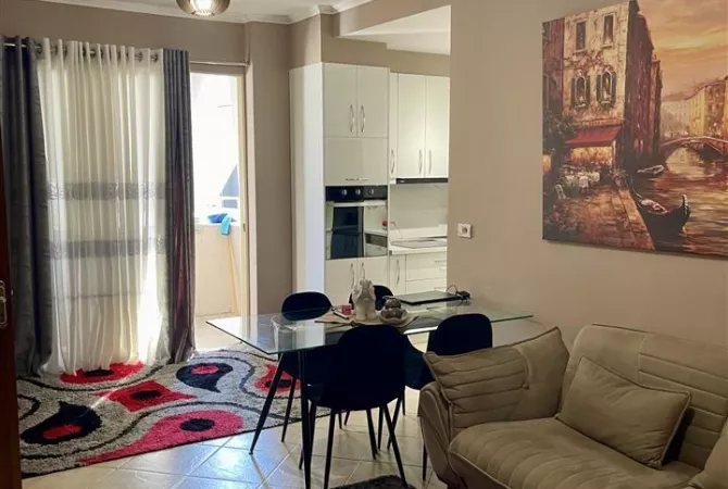 Shtepi ne shitje Apartament ne Tirane, 2+1, Mobilimi E mobiluar, Pagesa 139,000  Euro.