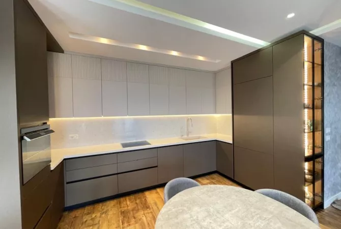 Shtepi me qera 3+1 ne Tirane - 1,800 Euro