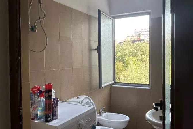 Shtepi me qera 1+1 ne Tirane - 35,000 Leke