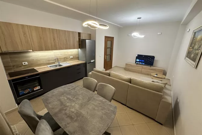 Shtepi me qera 2+1 ne Tirane - 55,000 Leke