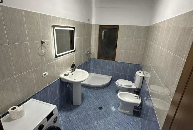 Shtepi me qera Apartament ne Tirane, 2+1, Mobilimi E mobiluar, Pagesa 55,000  Leke.