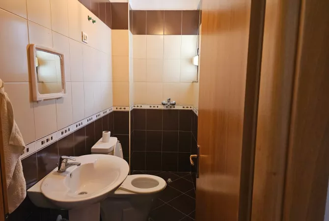 Shtepi me qera Apartament ne Tirane, 2+1, Mobilimi E mobiluar, Pagesa 50,000  Leke.