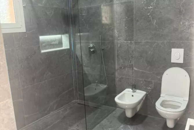 Shtepi me qera Shtepi Private ne Tirane, 2+1, Mobilimi Bosh, pa mobiluar, Pagesa 350  Euro.