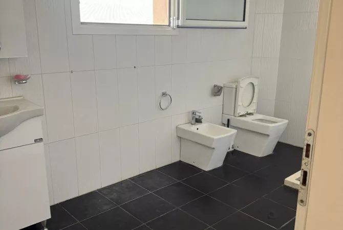 Shtepi me qera Shtepi Private ne Tirane, 2+1, Mobilimi E mobiluar, Pagesa 400  Euro.