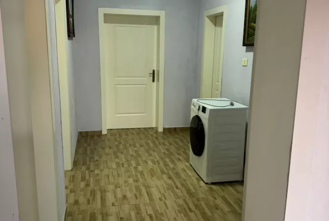 Shtepi me qera Shtepi Private ne Tirane, 2+1, Mobilimi E mobiluar, Pagesa 400  Euro.