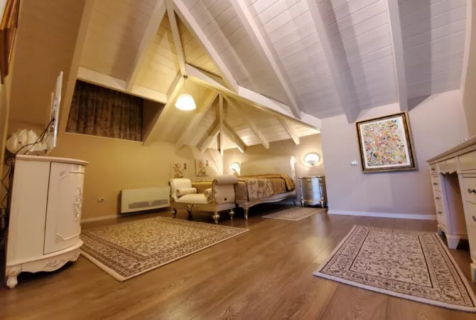 Shtepi me qera 5+1 ne Tirane - 5,000 Euro
