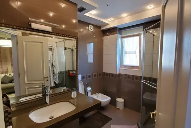 Shtepi me qera Vila Luksoze ne Tirane, 5+1, Mobilimi E mobiluar, Pagesa 5,000  Euro.