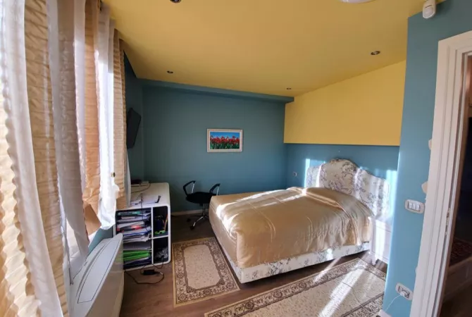 Shtepi me qera Vila Luksoze ne Tirane, 5+1, Mobilimi E mobiluar, Pagesa 5,000  Euro.